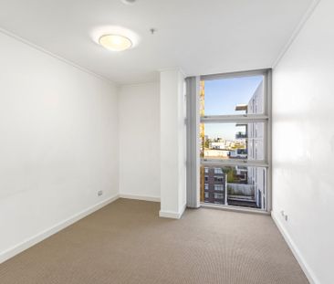 Generous One Bedroom with Home Office - Photo 3