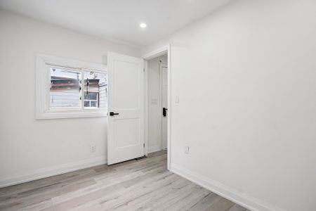 For Lease - 8 Merchison Avenue, Hamilton, Ontario - Photo 2