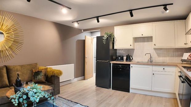 1 bedroom in a house share to rent - Photo 1