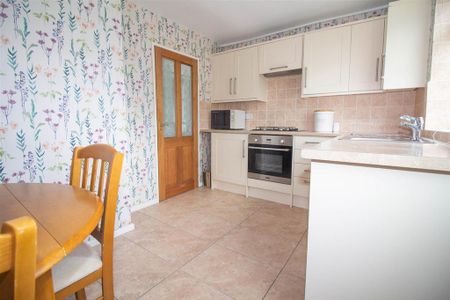 2 bedroom ground floor flat to rent - Photo 4