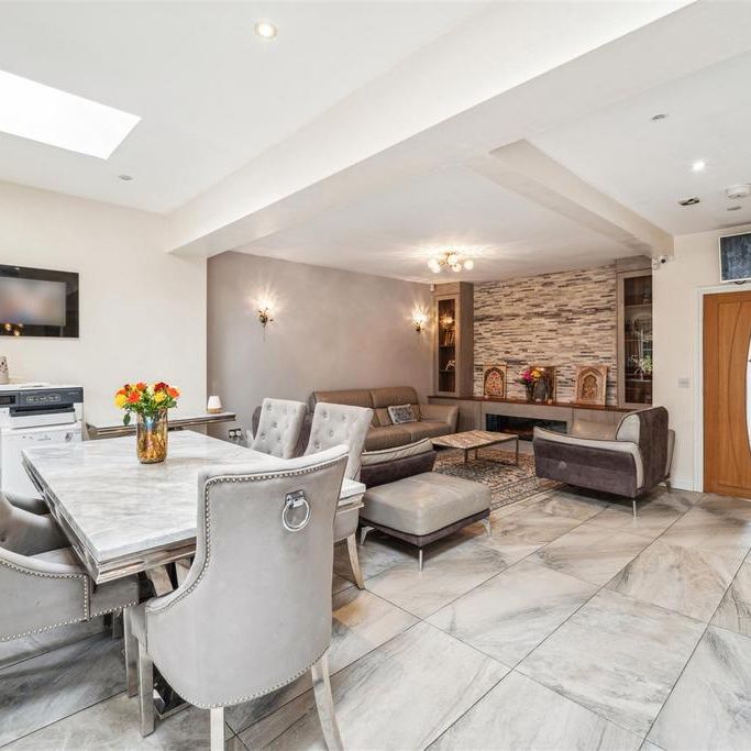 4 bedroom semi-detached house to rent - Photo 1