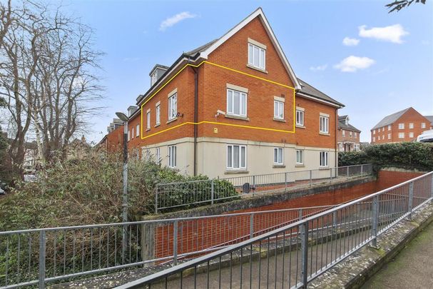 2 bedroom flat to rent - Photo 1