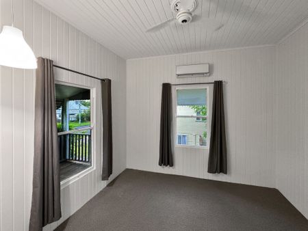 Beautiful 3-Bedroom Queenslander for Rent - Photo 4