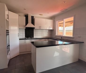 3 bedrooms close to Knox City shopping centre - Photo 3