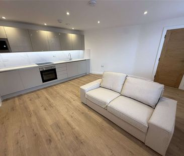 A newly converted 1 bedroom apartment to rent at Market Place in th... - Photo 2