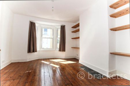 4 bedroom semi-detached house to rent - Photo 4