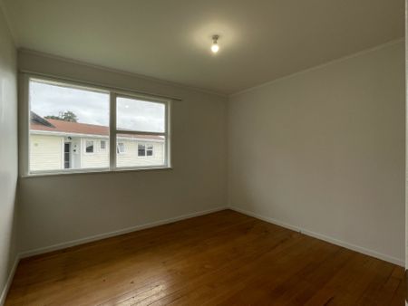3 BEDROOM - BRAND BATHROOM - LARGE SHED - Photo 3