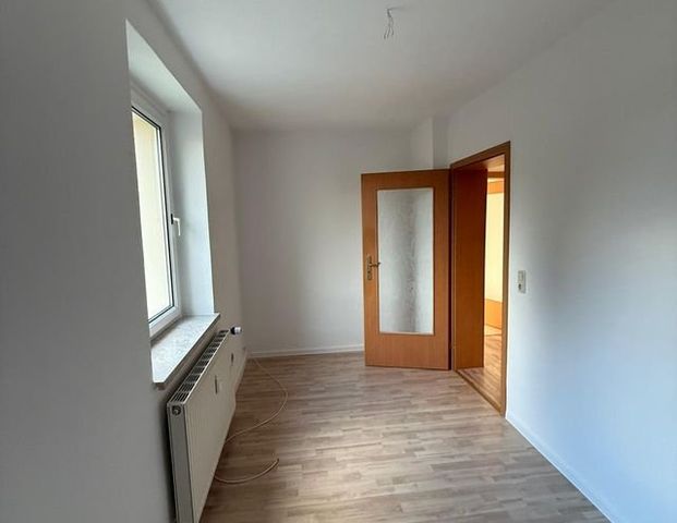 Wohnen im GrÃ¼nen - 3 Raum Wohnung Hartenstein ab 05/2025 zu vermieten - Photo 1