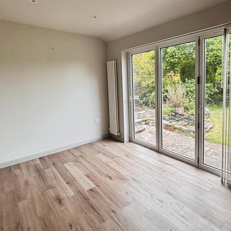 3 bedroom character property to rent - Photo 1