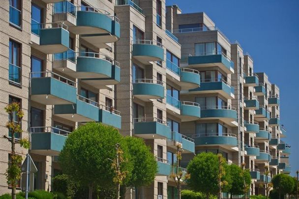 Dans un quartier calme et verdoyant, proche de Stockel, appartement 2 chambres meublé - Photo 1
