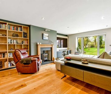 The Stone House is a beautifully presented detached family home loc... - Photo 2