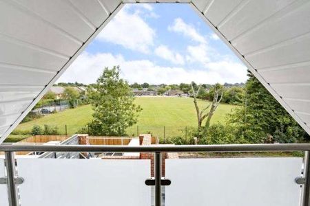 Forming part of this impressive development, this light and bright modern one bedroom apartment on the second floor offers smart luxurious living of excellent quality - Photo 4