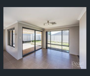 Fresh, Modern & Easy-Care Living - Photo 4