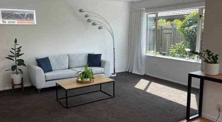 Fully Furnished, Newly Renovated 3 Bedroom - Photo 4