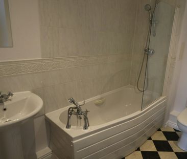 Flat to rent on - Photo 3