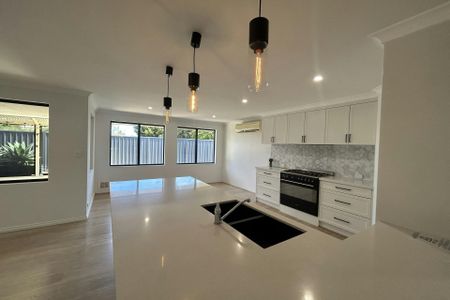 STUNNING FAMILY HOME IN SOUGH AFTER SOUTH BUNBURY - Photo 5