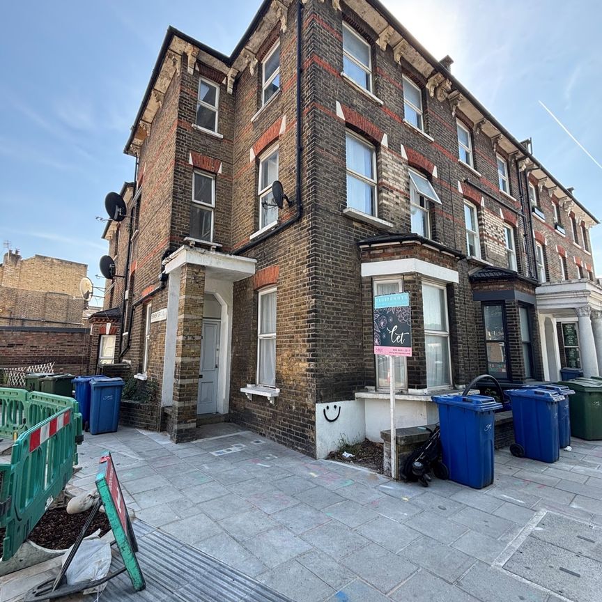 Flat to rent - Grove Vale, London, SE22 - Photo 1