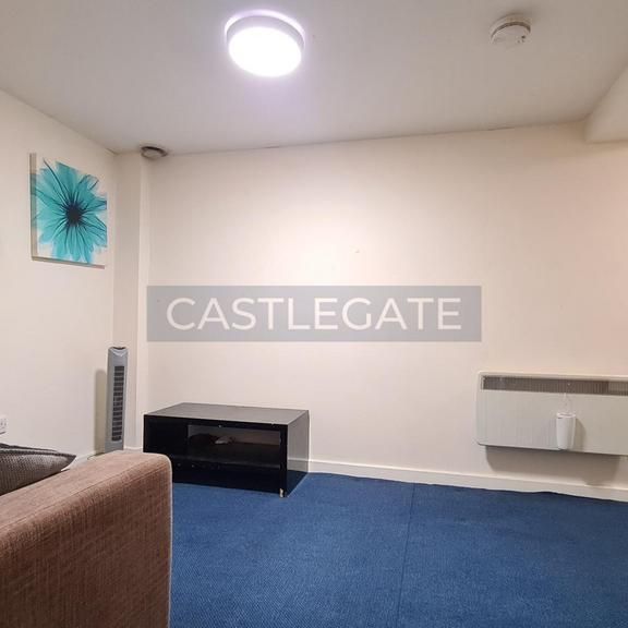 2 bedroom ground floor flat to rent - Photo 1