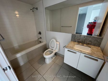 For Lease - 42 Charles Street Unit# 1704, Toronto, Ontario - Photo 2