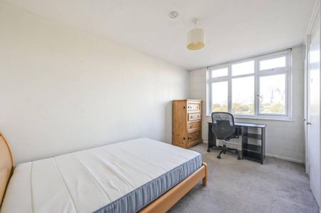 4 bedroom flat to rent - Photo 2