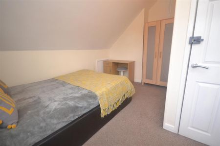 1 bedroom Flat To Let - Photo 2
