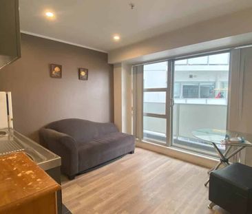 2-Bedroom Apartment in the Heart of Auckland -... - Photo 2