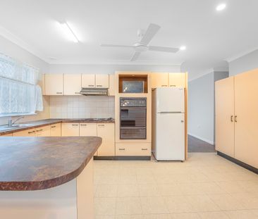 8 Canton Parade, Noraville NSW 2263 - House For Rent | Domain - Photo 5