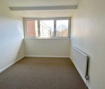 3 bedroom maisonette to rent - Photo 2