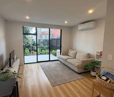 Larger 2 bedroom, 2 bathroom Townhouse - Photo 3