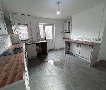 22 Eastfield Lane, Castleford, WF10 4LD - Photo 4