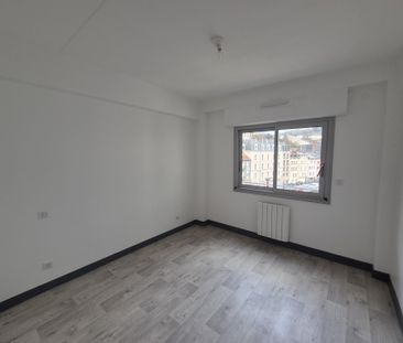 Location Appartement 4 pièces 76m² TULLE 19000 - Photo 5