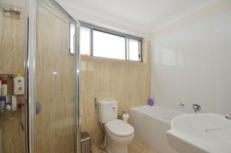 Conveniently Situated near Wentworthville Train Station&excl;&excl;&excl;&excl; - Photo 2