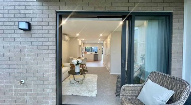 MANGERE BRIDGE, 3 BEDROOMS - Photo 1