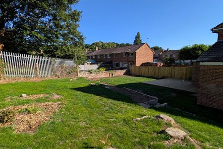 3 bedroom semi-detached house to rent - Photo 5