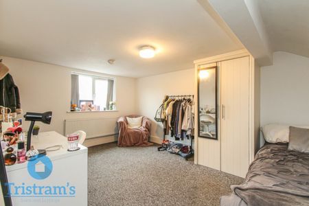 5 bed Mid Terraced House for Rent - Photo 3