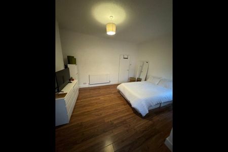 2 Bed Flat, Goodall Road, E11 - Photo 3