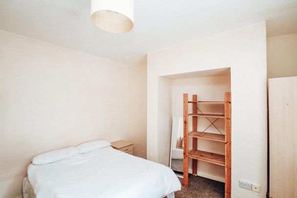 5 bedroom private hall to rent - Photo 1