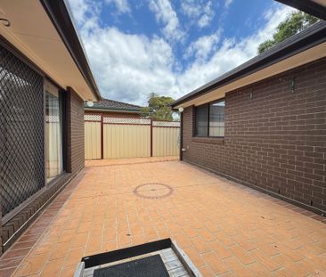 MULTI LIVING FAMILY HOME! - Photo 5