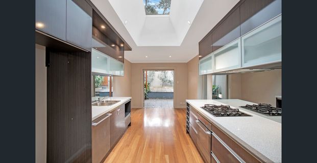 Sunlit family home - Photo 1