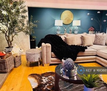 1 bedroom in a house share to rent - Photo 2