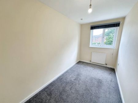 3 bedroom flat to rent - Photo 3