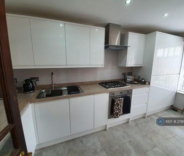 1 bedroom in a house share to rent - Photo 5