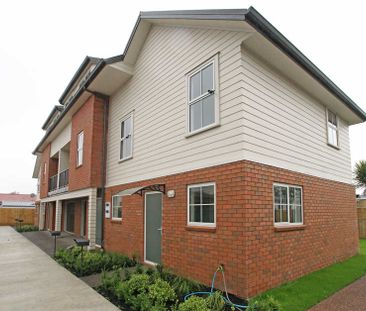 Experience comfortable and convenient living in this well-appointed... - Photo 1