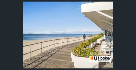 SPOTLESS TOP FLOOR APARTMENT - 2 Bed & 2 Bath - Photo 4