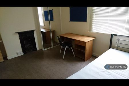 4 bedroom terraced house to rent - Photo 3