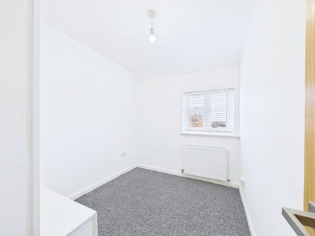 3 bedroom terraced house to rent - Photo 3
