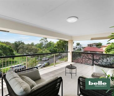 Stylish Top-Floor Apartment with Park Views - Photo 6