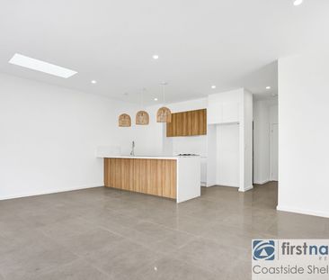 Spacious Home with Ocean Views! - Photo 2
