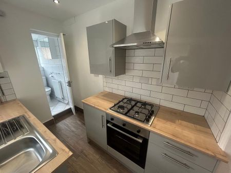 3 bedroom terraced house to rent - Photo 5