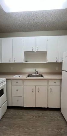 BRIGHT STUDIO UNIT -CHARMING UNIT *MINUTES FROM METROTOWN - Photo 1